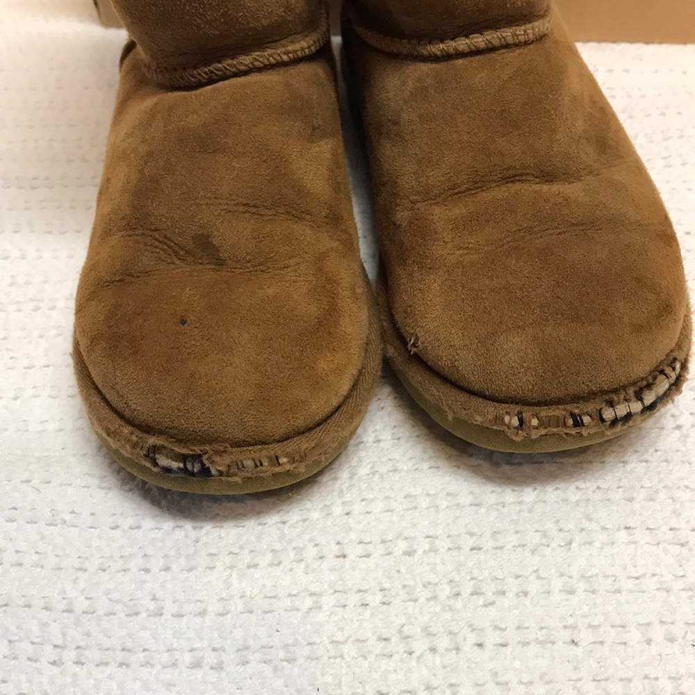 Chestnut UGGs - Picture 7 of 8